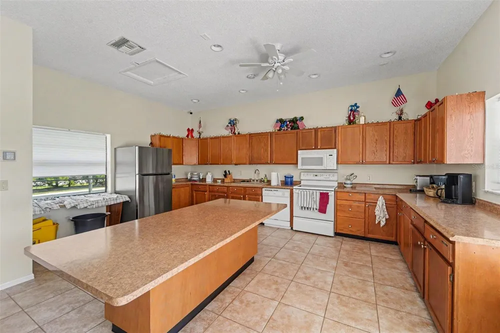 1702 SEASCAPE CIRCLE #203 Tarpon Springs, FL 34689