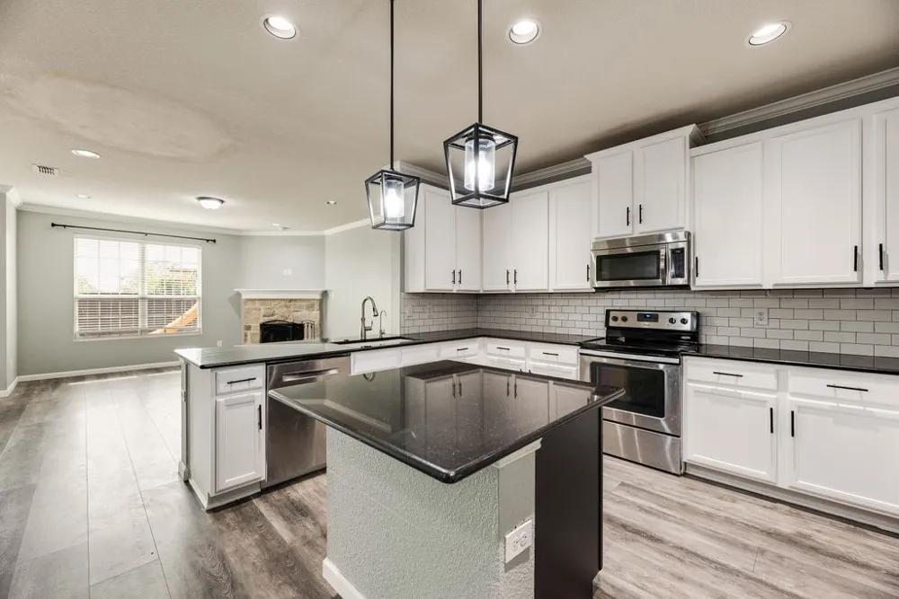 259 Saddlebrook Lane Waxahachie, TX 75165