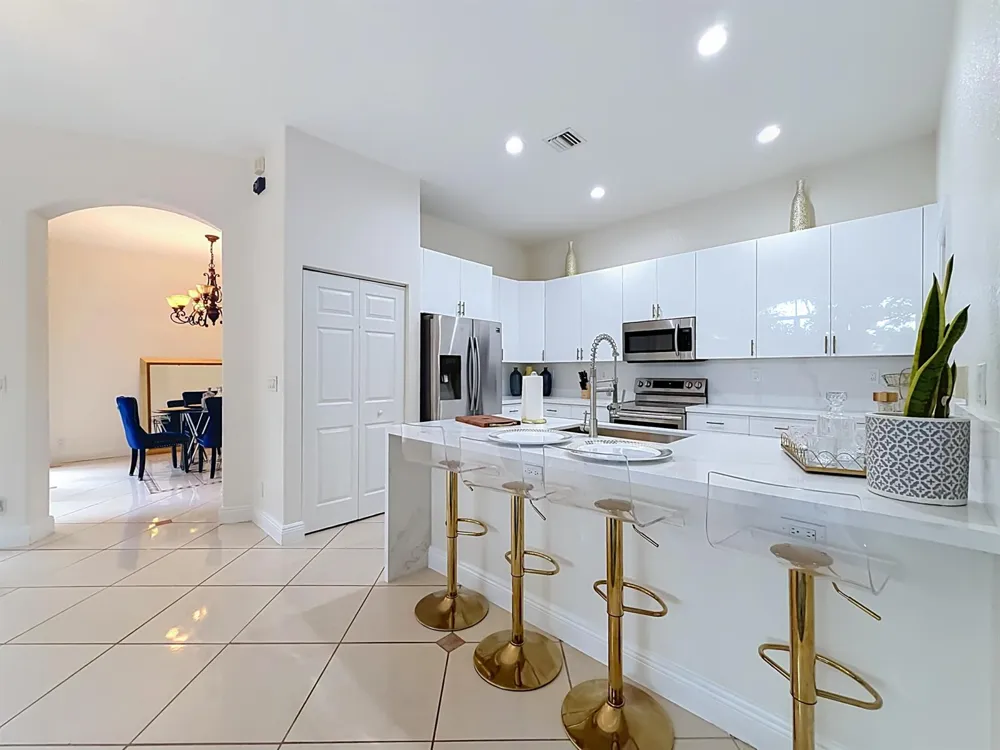 6657 LURAIS DRIVE Lake Worth, FL 33463