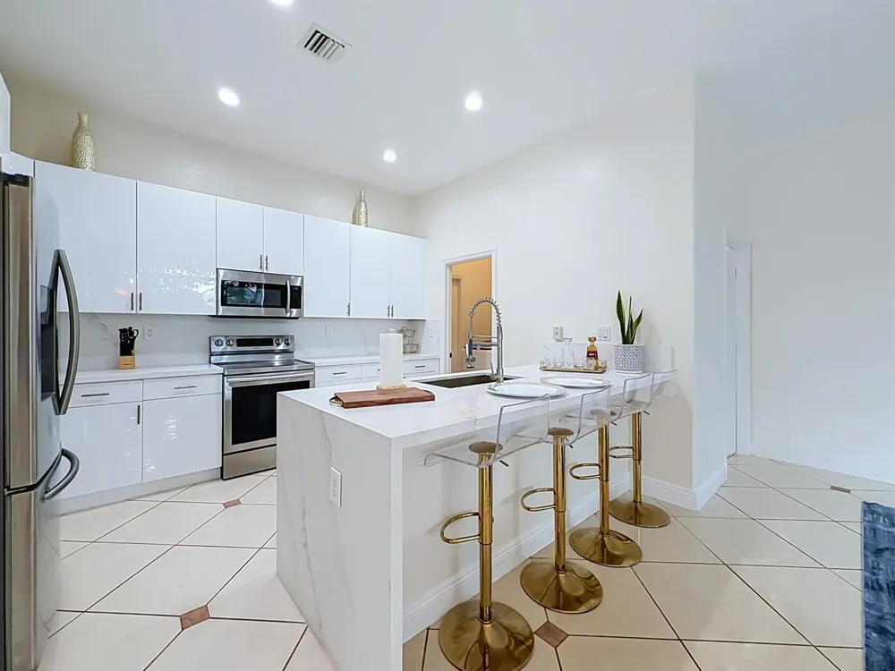 6657 LURAIS DRIVE Lake Worth, FL 33463