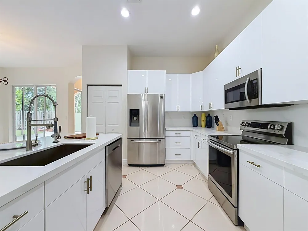 6657 LURAIS DRIVE Lake Worth, FL 33463