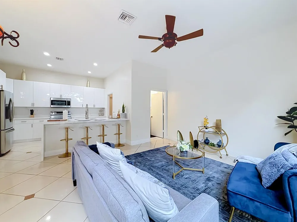 6657 LURAIS DRIVE Lake Worth, FL 33463