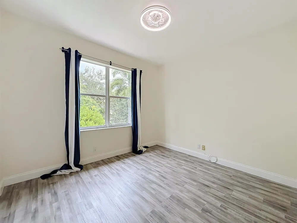 6657 LURAIS DRIVE Lake Worth, FL 33463
