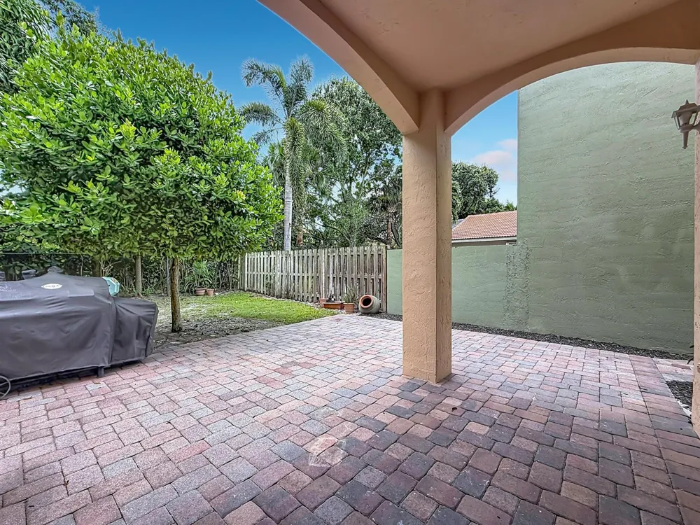 6657 LURAIS DRIVE Lake Worth, FL 33463