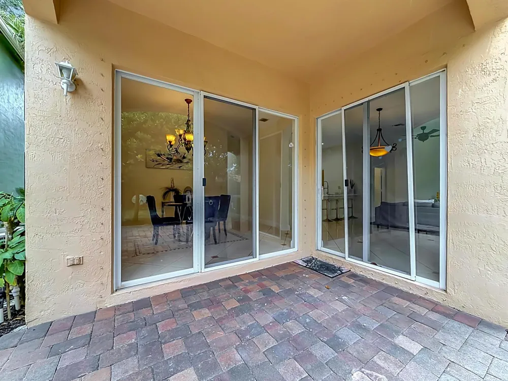 6657 LURAIS DRIVE Lake Worth, FL 33463