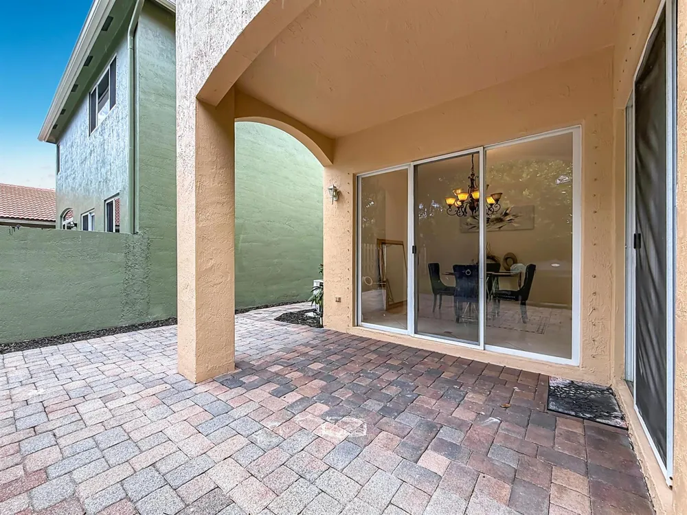 6657 LURAIS DRIVE Lake Worth, FL 33463