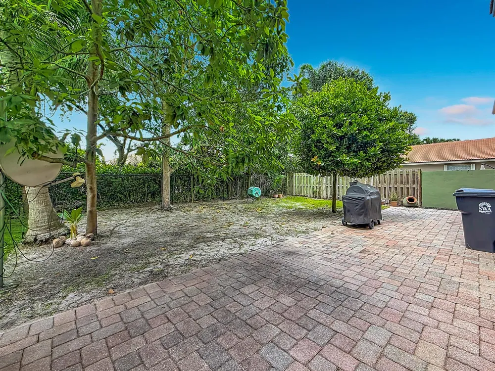 6657 LURAIS DRIVE Lake Worth, FL 33463