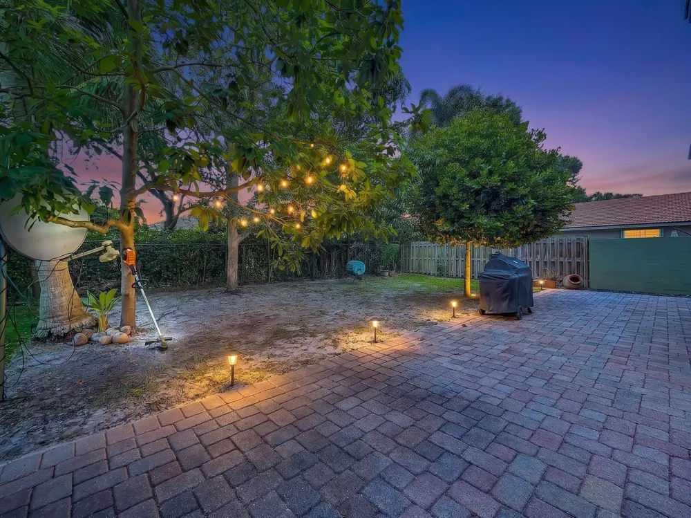 6657 LURAIS DRIVE Lake Worth, FL 33463