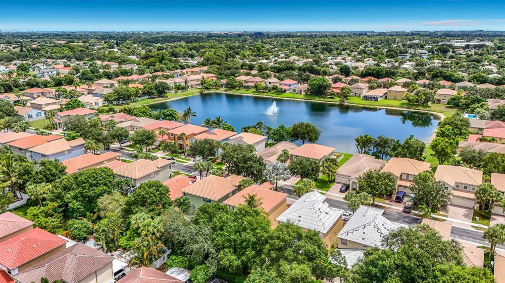 6657 LURAIS DRIVE Lake Worth, FL 33463