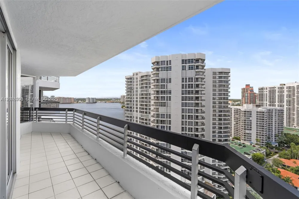 19195 NE 36th Ct #2502 Aventura, FL 33180