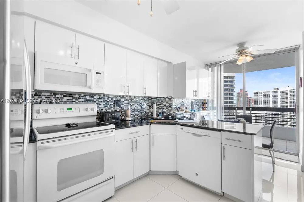 19195 NE 36th Ct #2502 Aventura, FL 33180