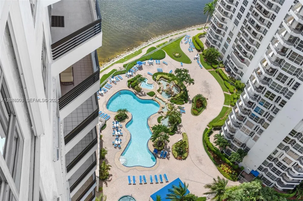 19195 NE 36th Ct #2502 Aventura, FL 33180