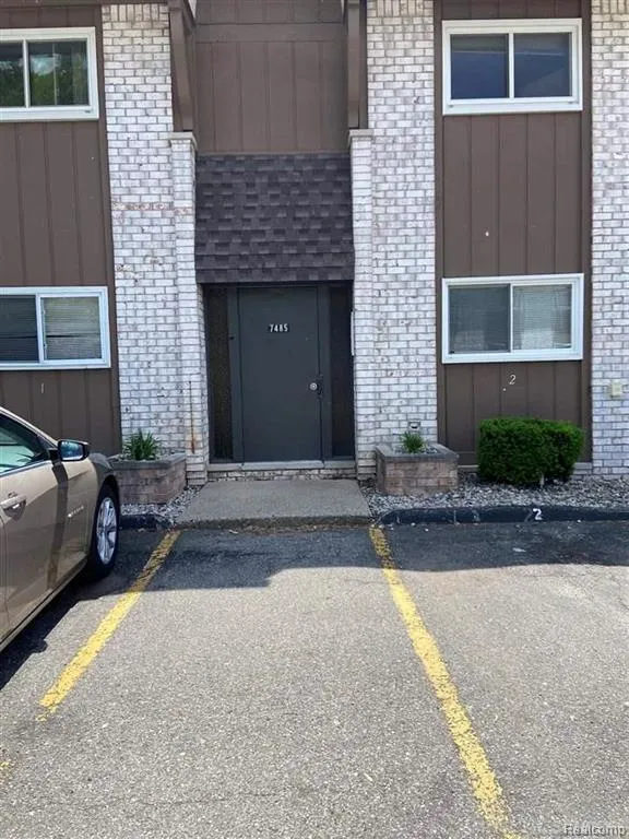 7485 Woodview Street #3 Westland City, MI 48185
