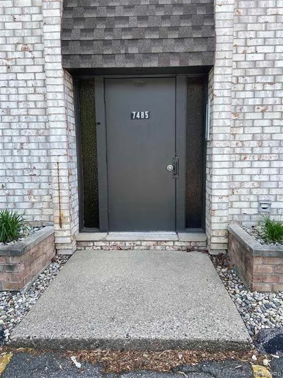 7485 Woodview Street #3 Westland City, MI 48185