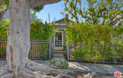 1014 Pier Avenue