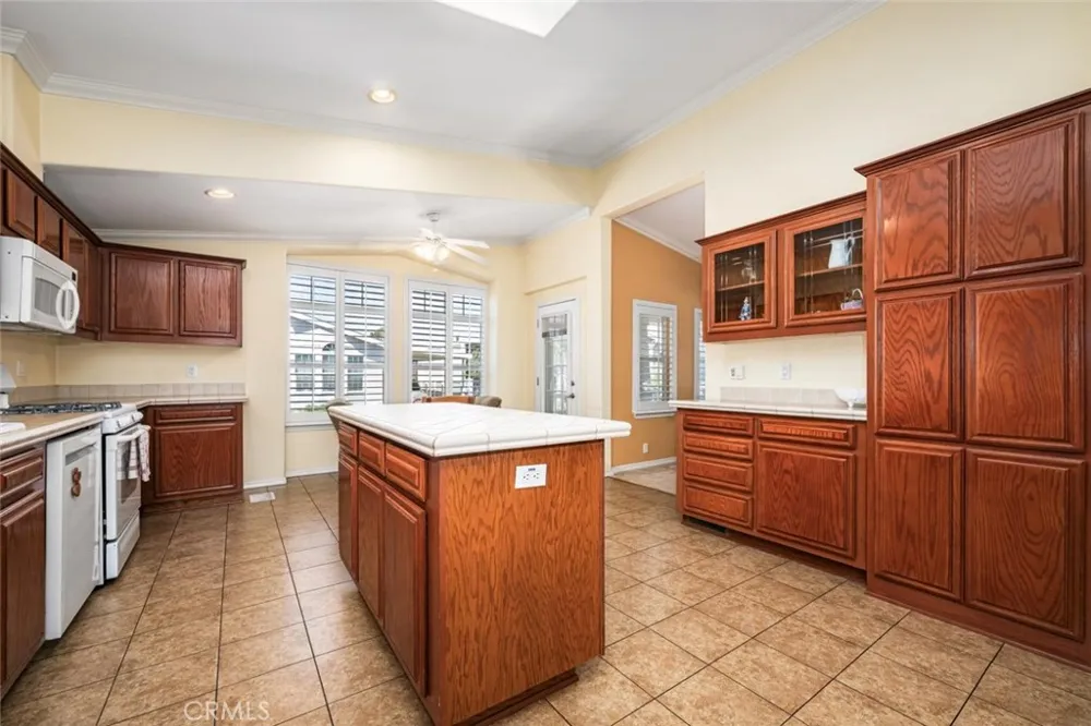16422 Poipu Ln Huntington Beach, CA 92649