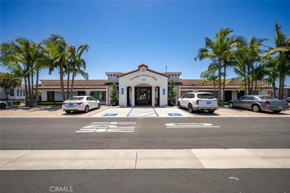 16422 Poipu Ln Huntington Beach, CA 92649