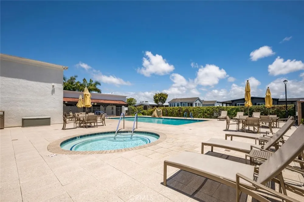 16422 Poipu Ln Huntington Beach, CA 92649