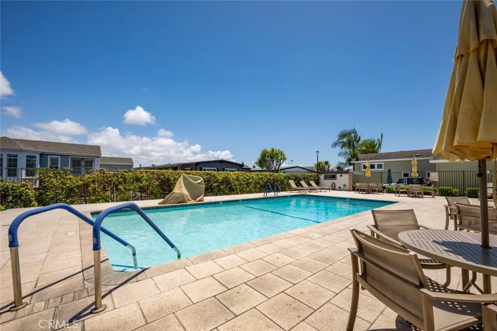 16422 Poipu Ln Huntington Beach, CA 92649