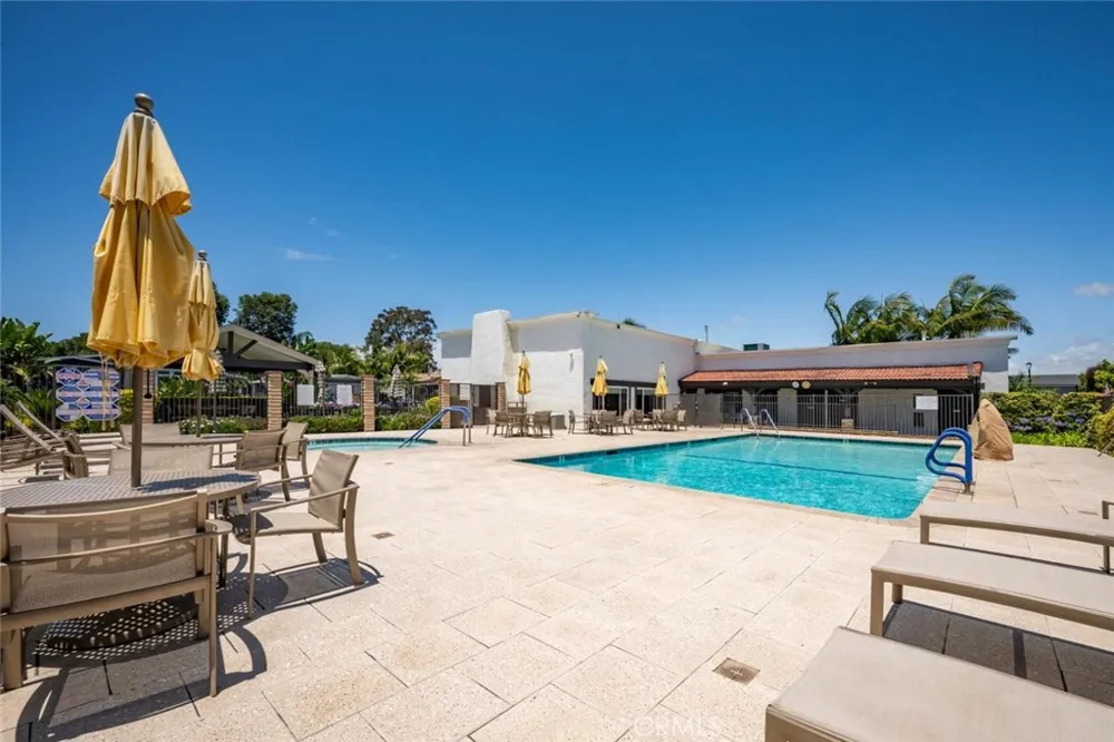 16422 Poipu Ln Huntington Beach, CA 92649