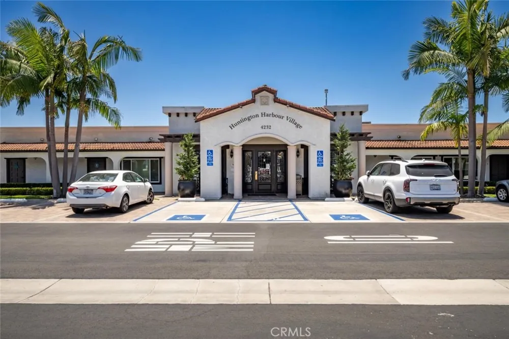 16422 Poipu Ln Huntington Beach, CA 92649