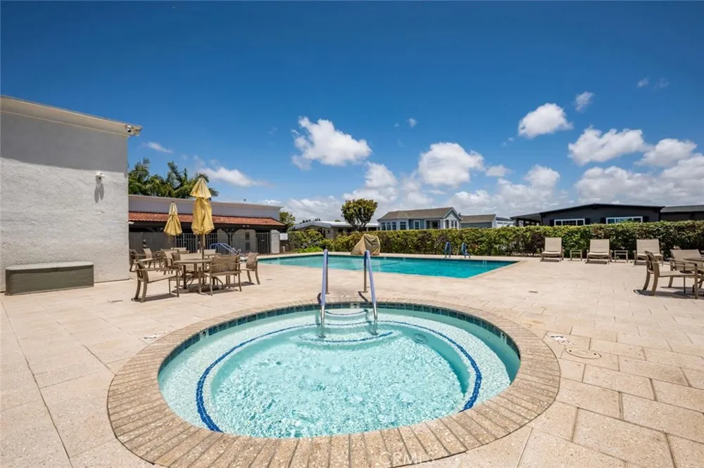 16422 Poipu Ln Huntington Beach, CA 92649