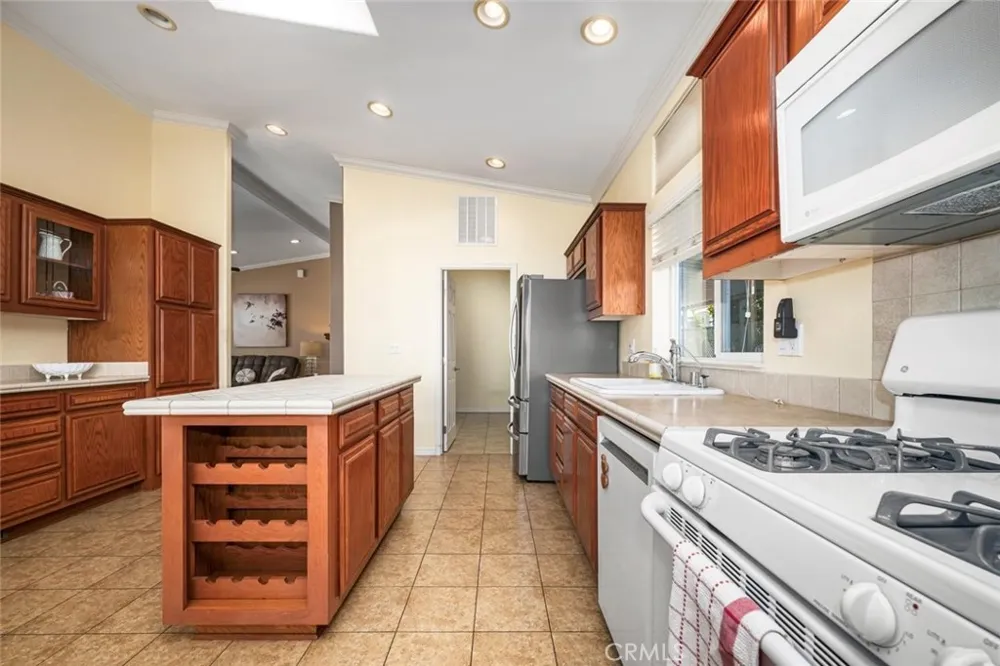 16422 Poipu Ln Huntington Beach, CA 92649