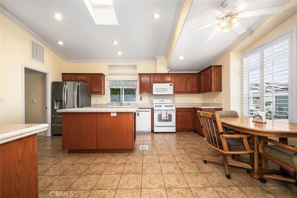 16422 Poipu Ln Huntington Beach, CA 92649