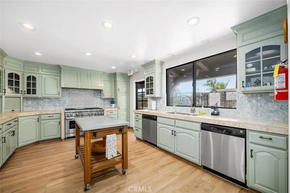 16422 Poipu Ln Huntington Beach, CA 92649
