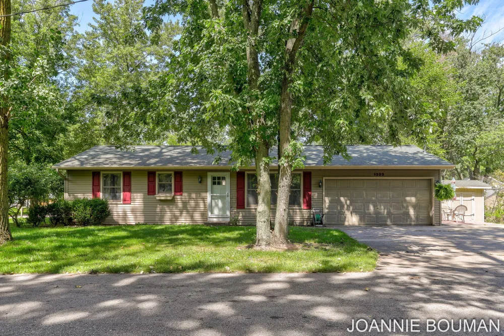 1323 Floral Street Holland City, MI 49423
