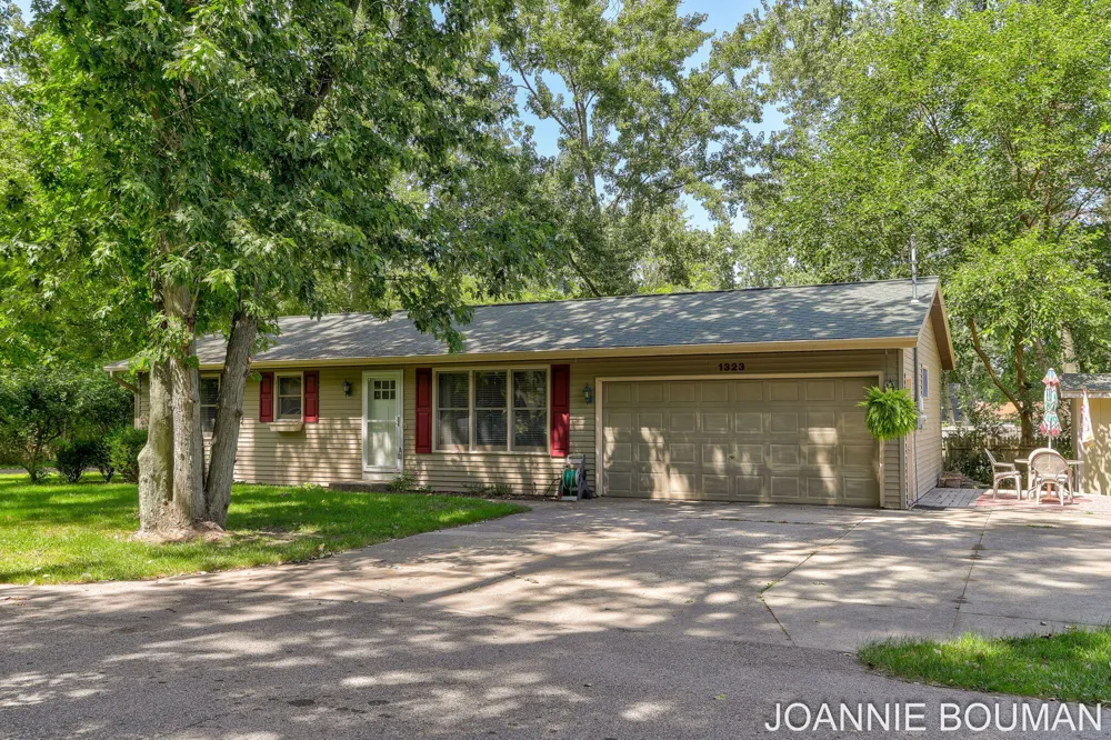 1323 Floral Street Holland City, MI 49423