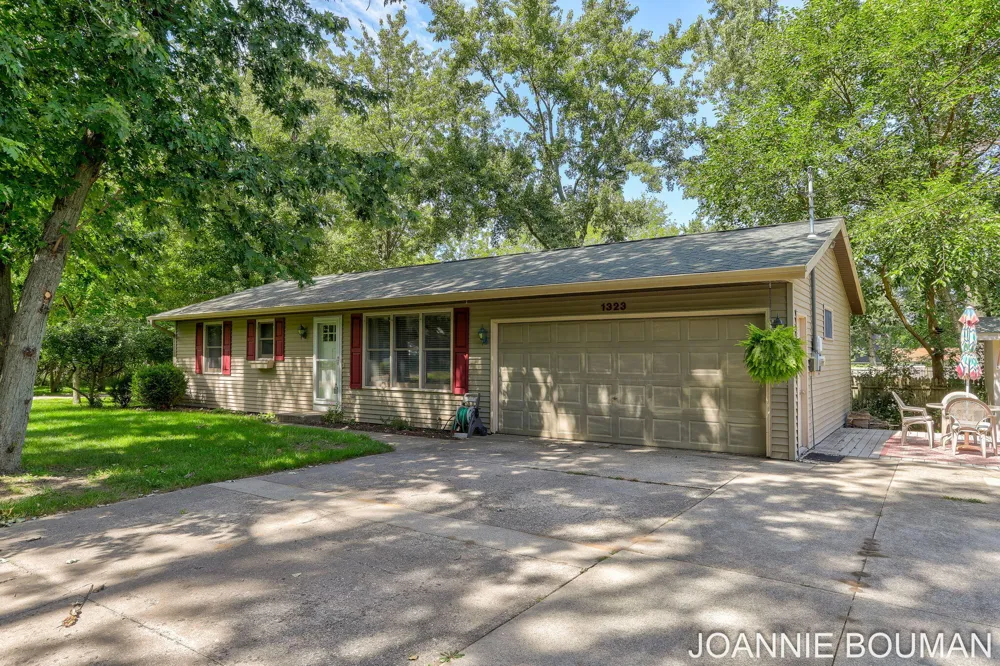 1323 Floral Street Holland City, MI 49423