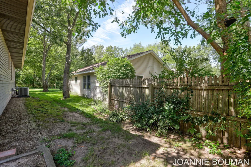1323 Floral Street Holland City, MI 49423