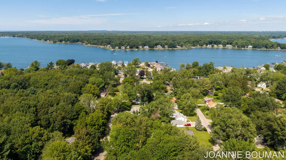 1323 Floral Street Holland City, MI 49423