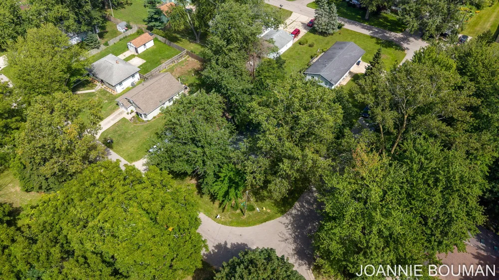 1323 Floral Street Holland City, MI 49423