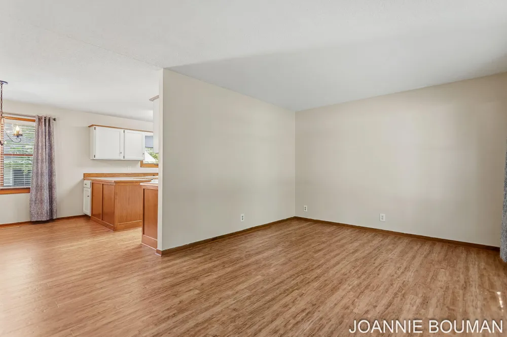 1323 Floral Street Holland City, MI 49423