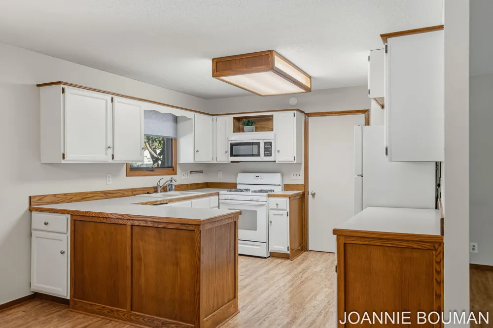1323 Floral Street Holland City, MI 49423
