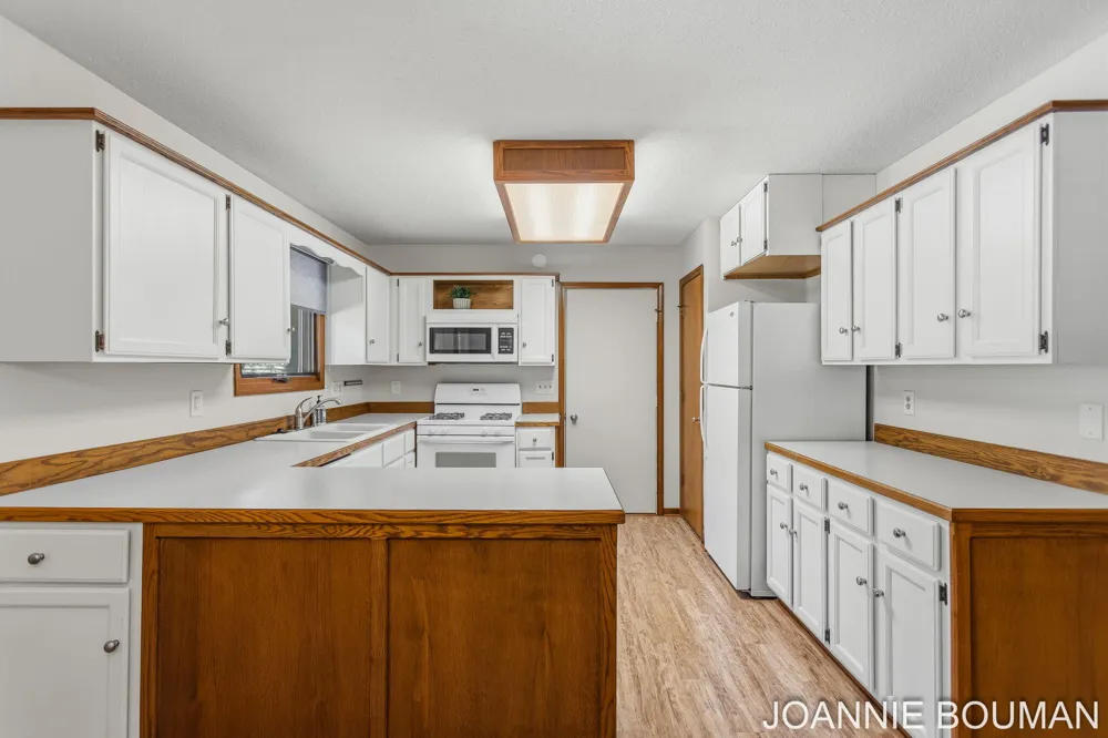 1323 Floral Street Holland City, MI 49423