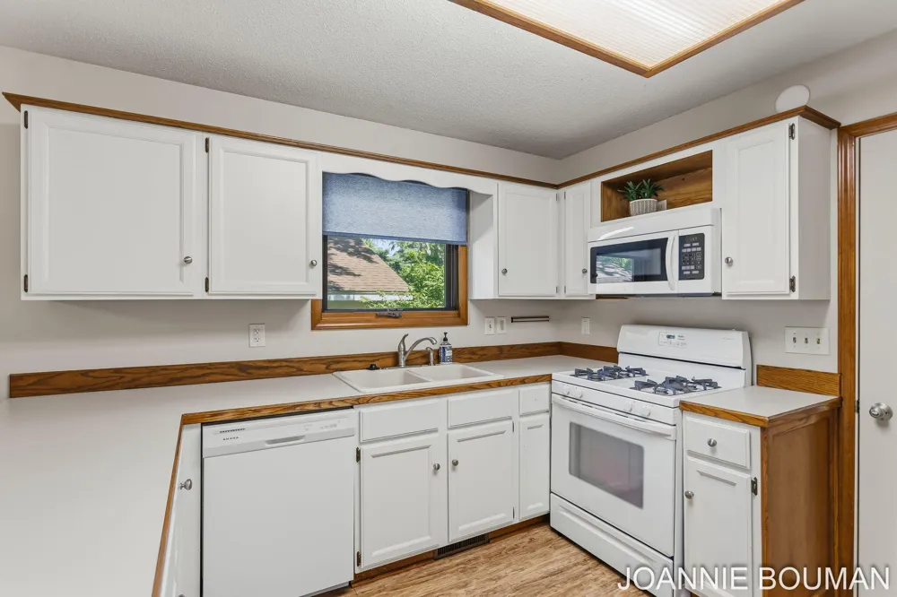 1323 Floral Street Holland City, MI 49423