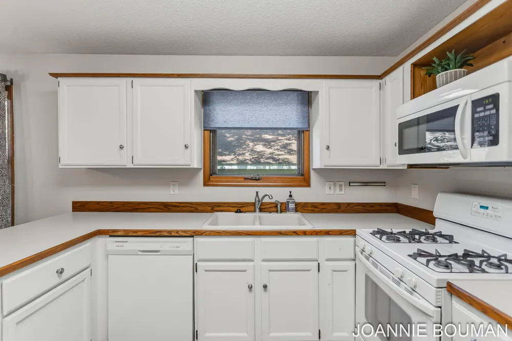 1323 Floral Street Holland City, MI 49423