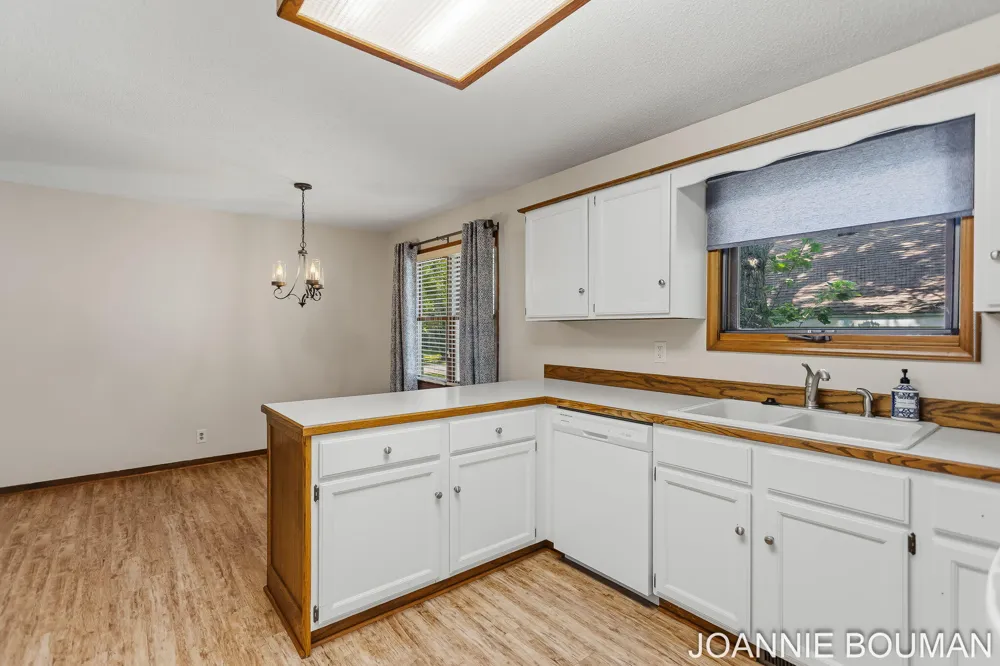 1323 Floral Street Holland City, MI 49423