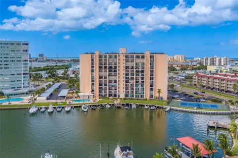 51 ISLAND WAY #909