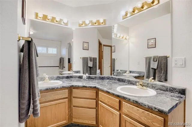 5335 S Flanders Way Centennial, CO 80015