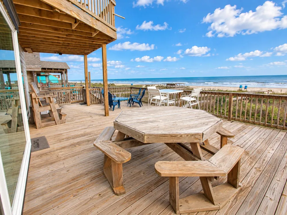 1648 Sandpebble Place Surfside Beach, TX 77541