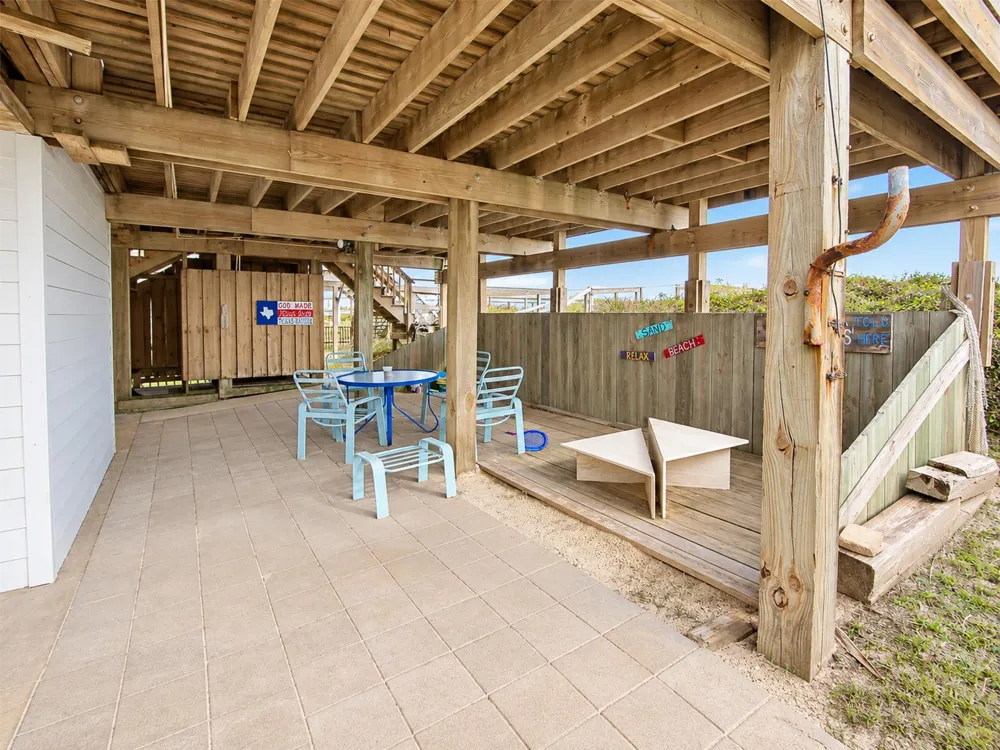 1648 Sandpebble Place Surfside Beach, TX 77541