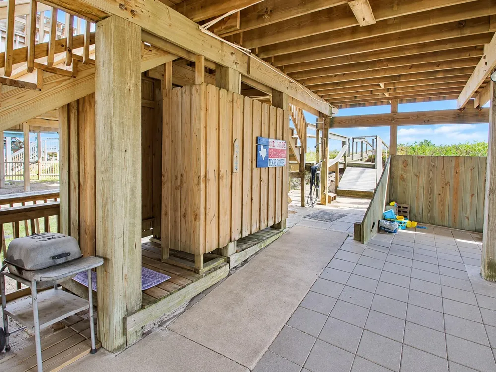 1648 Sandpebble Place Surfside Beach, TX 77541