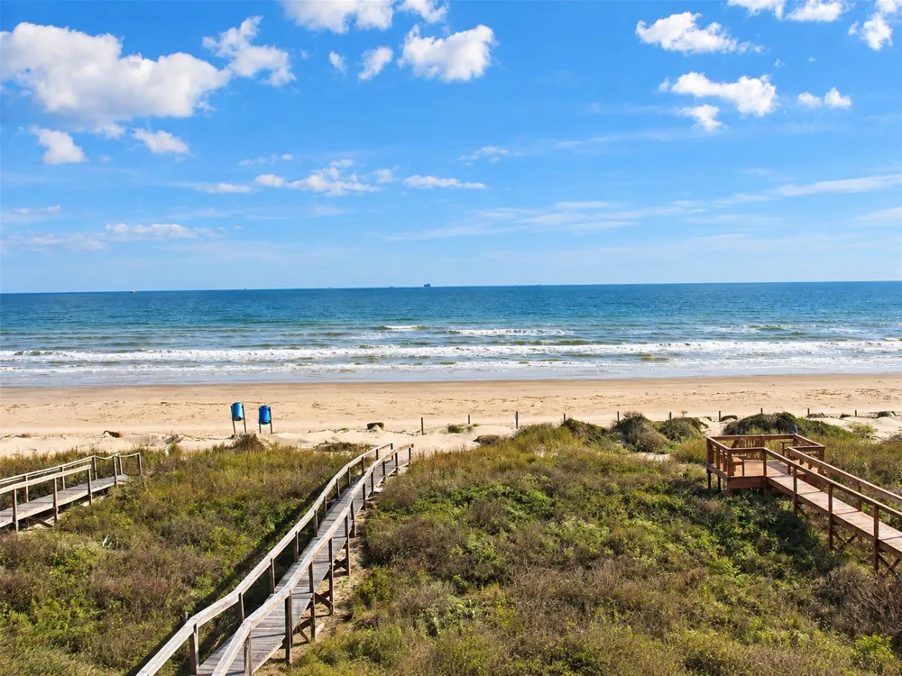 1648 Sandpebble Place Surfside Beach, TX 77541