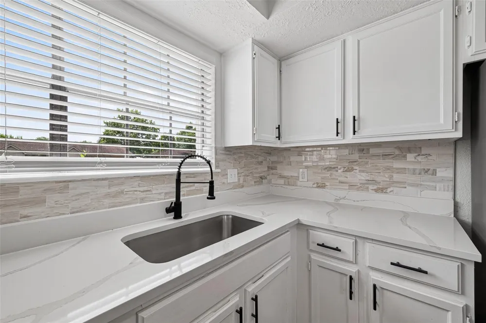 10102 Old Towne Lane Sugar Land, TX 77498