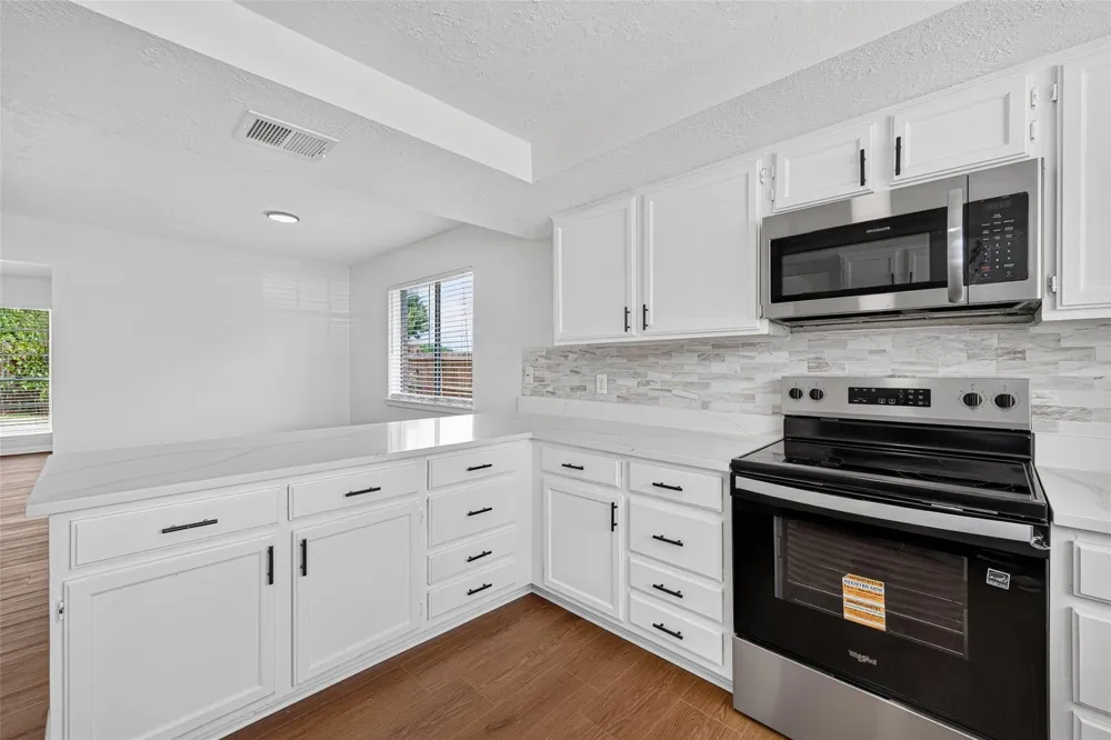 10102 Old Towne Lane Sugar Land, TX 77498