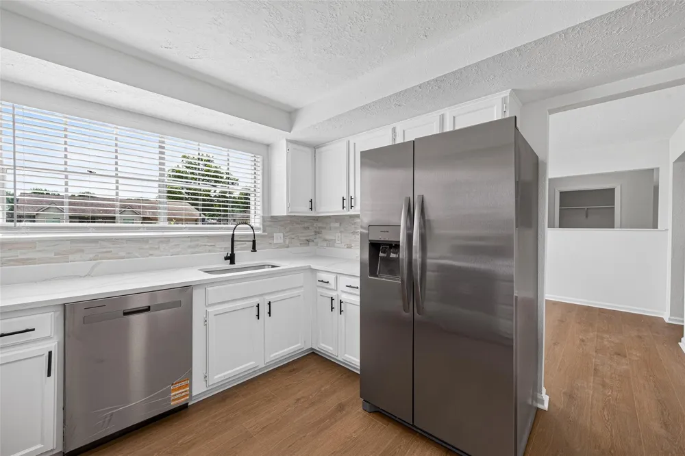 10102 Old Towne Lane Sugar Land, TX 77498